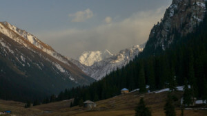 Алтын-Арашан, Вид на пик Палатка