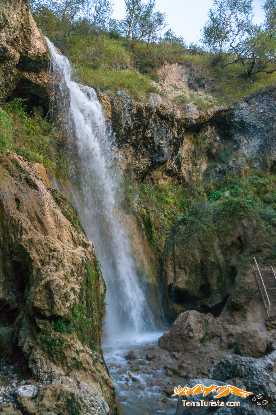 Малый водопад в Арсланбобе